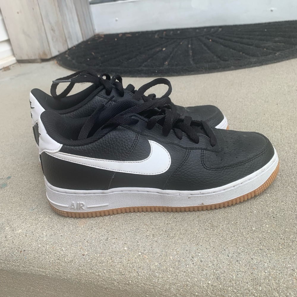 Nike Black and White Women's Shoes - Picture 5 of 7